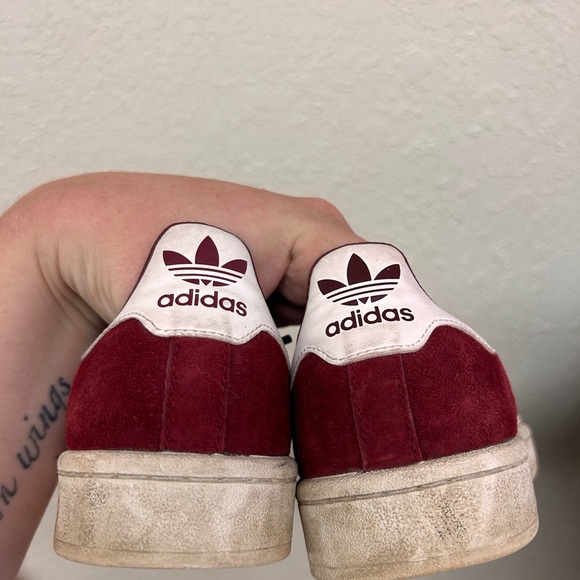 Adidas men’s 9 red & white lace up sneakers - Picture 4 of 6